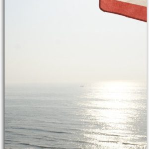 Tuinposter - Strand - Zee - Zand - Parasol - Mensen - Strandtent - Zon - 20x60 cm Foto op Tuinposter (wanddecoratie voor buiten en binnen)