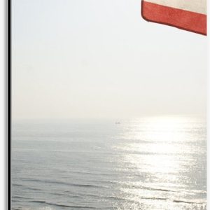 Dibond - Strand - Zee - Zand - Parasol - Mensen - Strandtent - Zon - 20x60 cm Foto op Aluminium (Met Ophangsysteem)