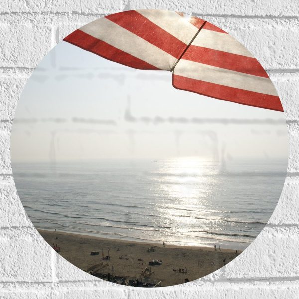 Muursticker Cirkel - Strand - Zee - Zand - Parasol - Mensen - Strandtent - Zon - 40x40 cm Foto op Muursticker