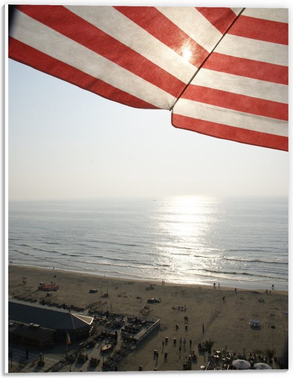 PVC Schuimplaat - Strand - Zee - Zand - Parasol - Mensen - Strandtent - Zon - 30x40 cm Foto op PVC Schuimplaat (Met Ophangsysteem)