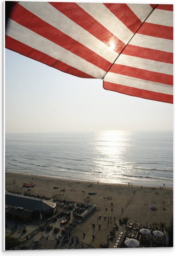 PVC Schuimplaat - Strand - Zee - Zand - Parasol - Mensen - Strandtent - Zon - 40x60 cm Foto op PVC Schuimplaat (Met Ophangsysteem)