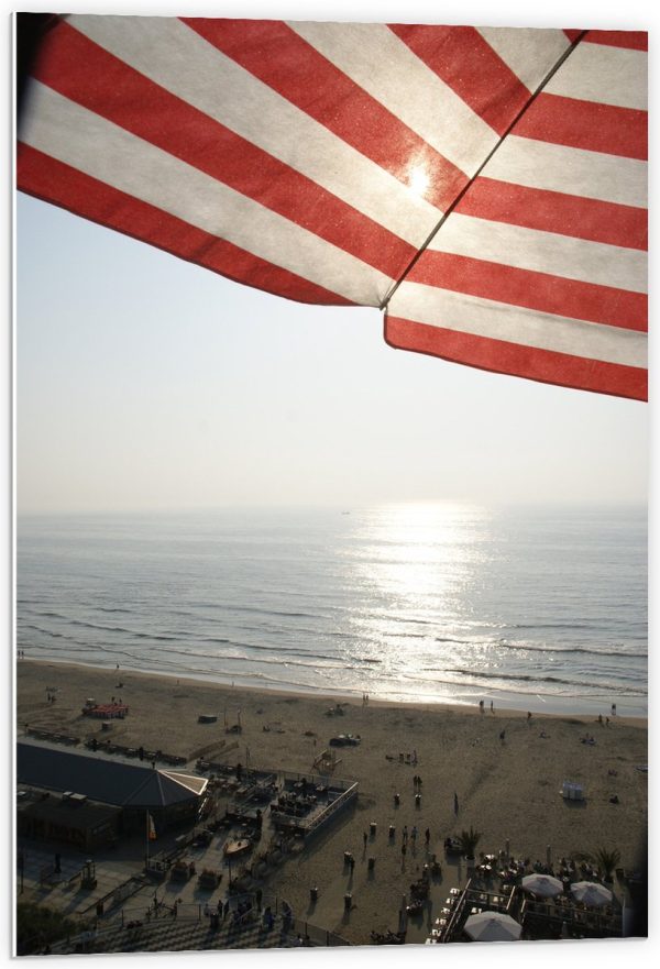 PVC Schuimplaat - Strand - Zee - Zand - Parasol - Mensen - Strandtent - Zon - 60x90 cm Foto op PVC Schuimplaat (Met Ophangsysteem)