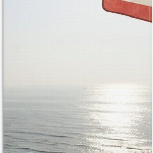 Vlag - Strand - Zee - Zand - Parasol - Mensen - Strandtent - Zon - 30x90 cm Foto op Polyester Vlag