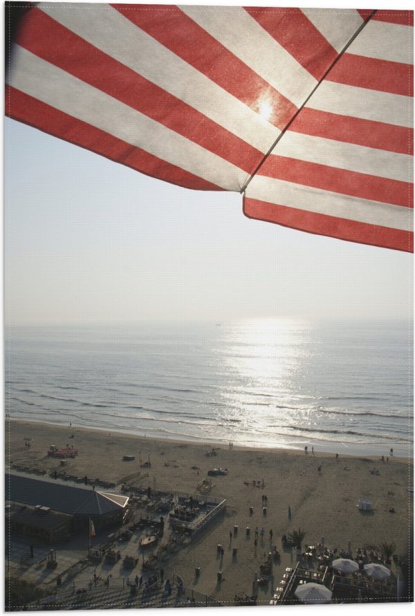 Vlag - Strand - Zee - Zand - Parasol - Mensen - Strandtent - Zon - 40x60 cm Foto op Polyester Vlag